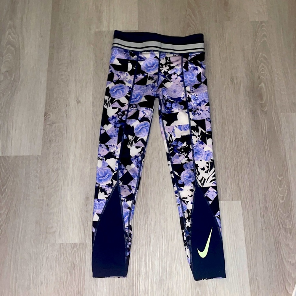 Medium girls Nike althletic leggings